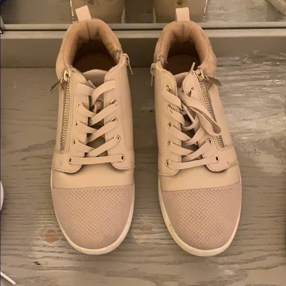 Aldo shoes the color is rose gold size 8.5